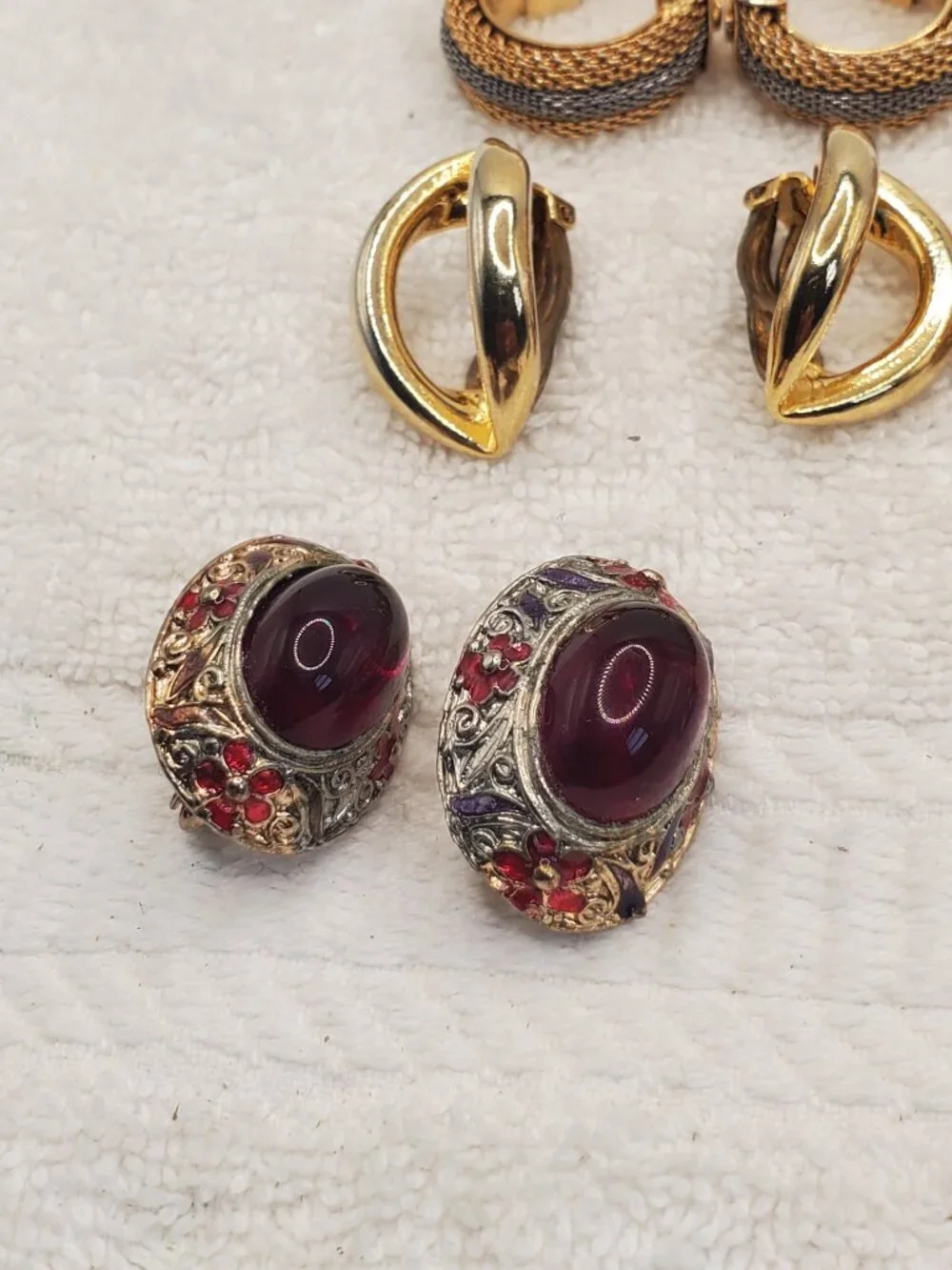10 Pair of clip on Earrings, items # B-2118-2127,. wt. 145 grams.